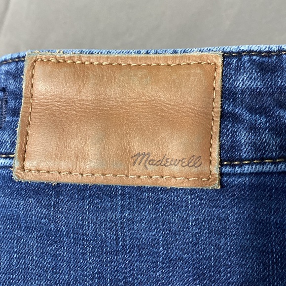 Madewell Curvy High-Rise skinny jeans. Size 2 - Picture 2 of 6